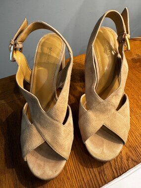 Michael Kors Beige Suede Pump 4 1/2 Block Heel in Size 6 1/2